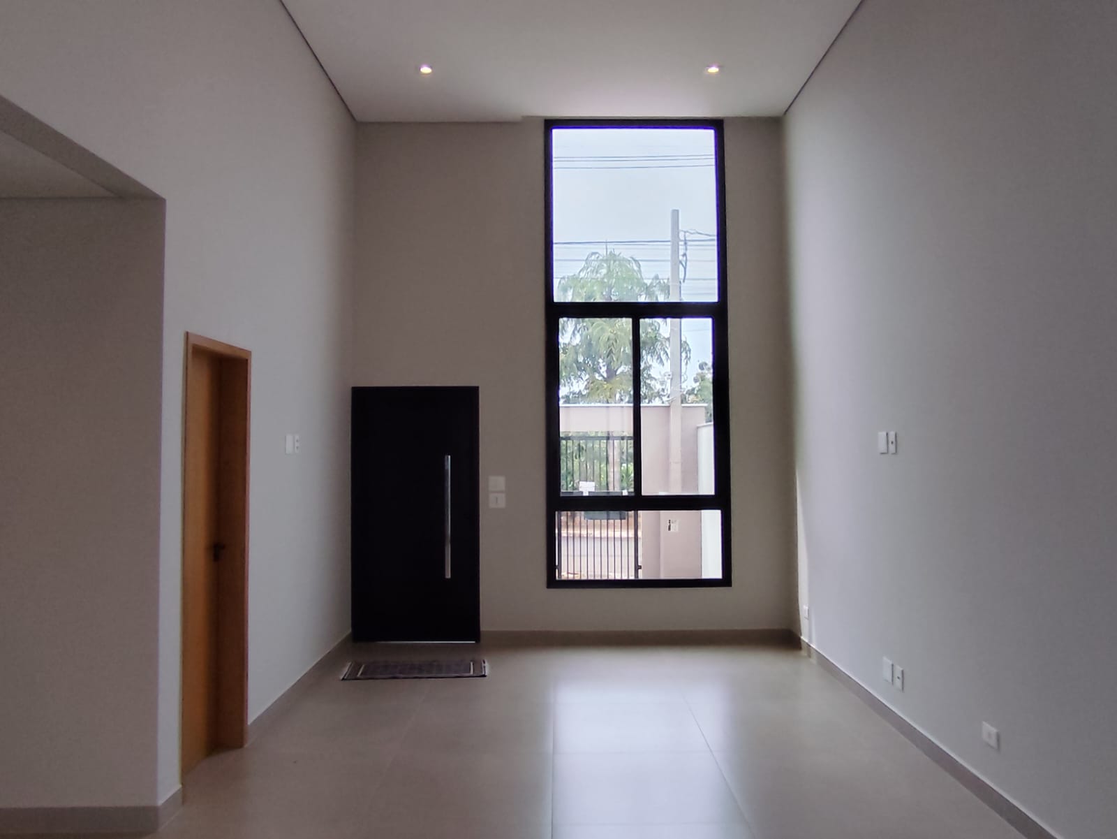 foto do anúncio Casa à venda no Jardim Chamonix, região Leste de Londrina/PR. Residência nova com 161m² de construção em terreno de 250m², pronta para morar!